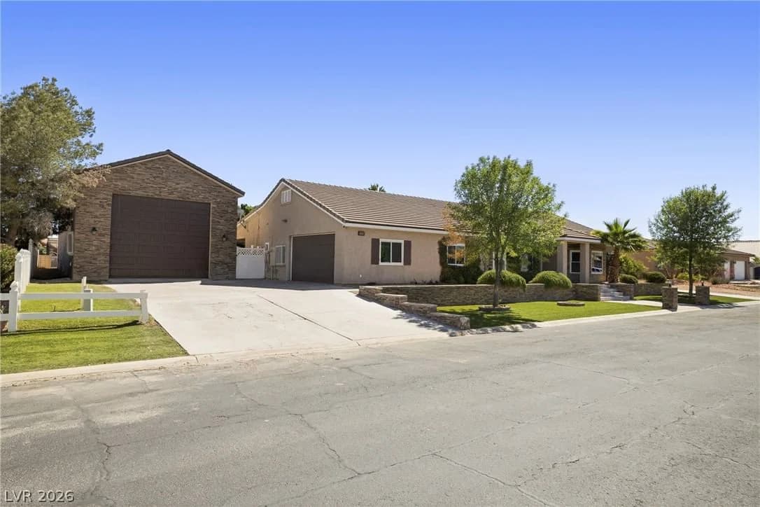 1373 Lake Valley Drive photo 3