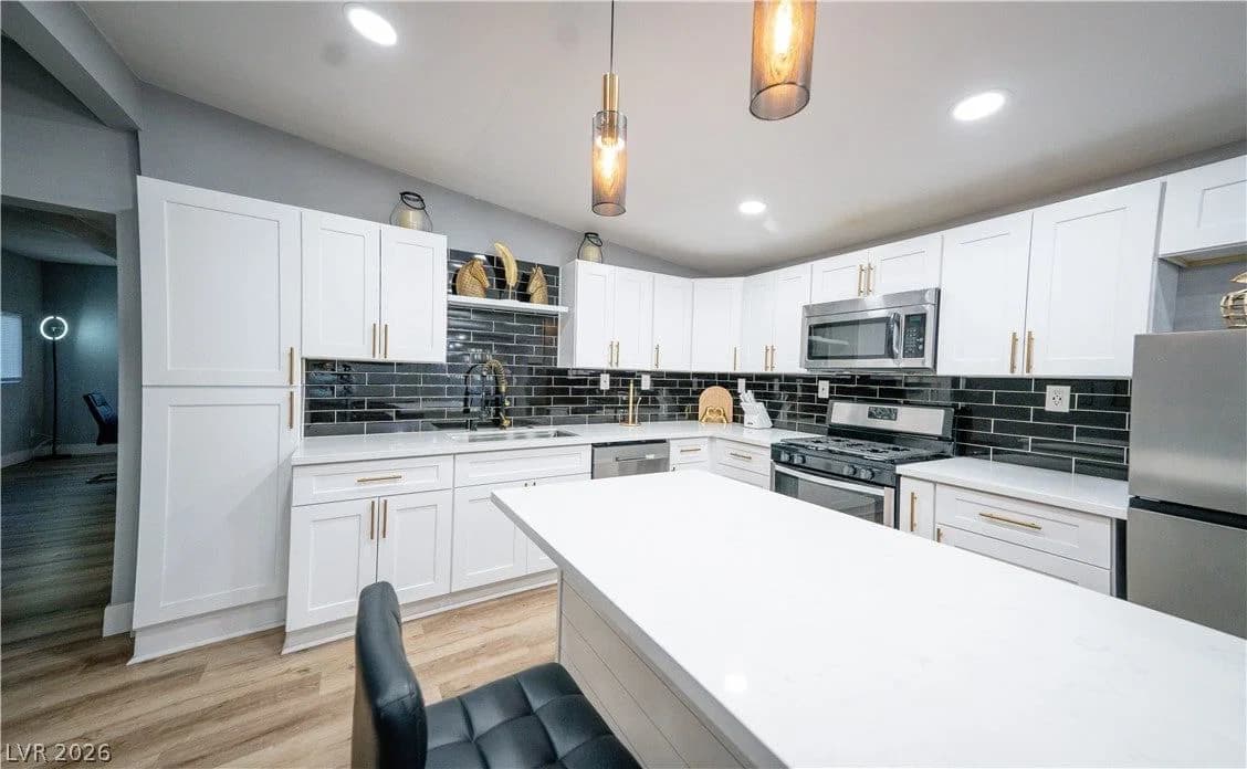 1660 Izabella Avenue photo 4