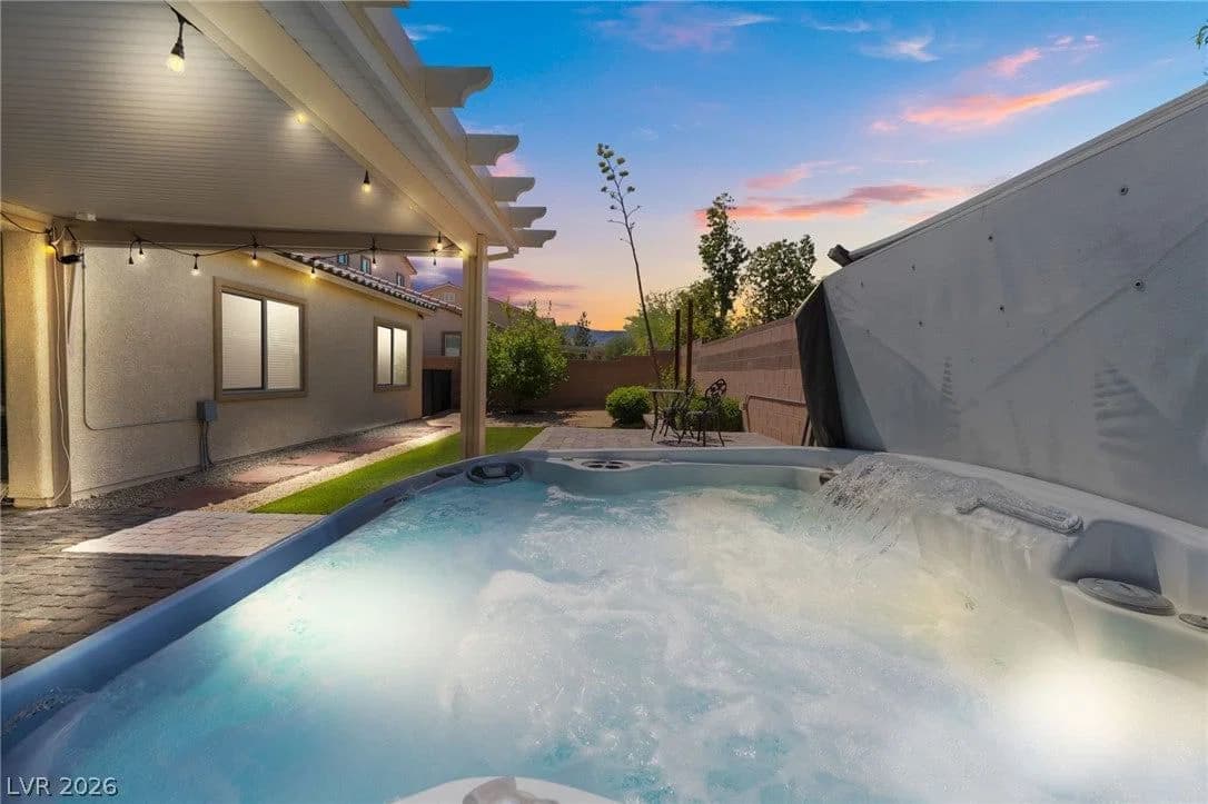 9772 Mosaic Canyon Court photo 2