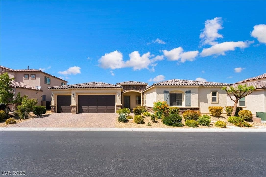 9772 Mosaic Canyon Court photo 4