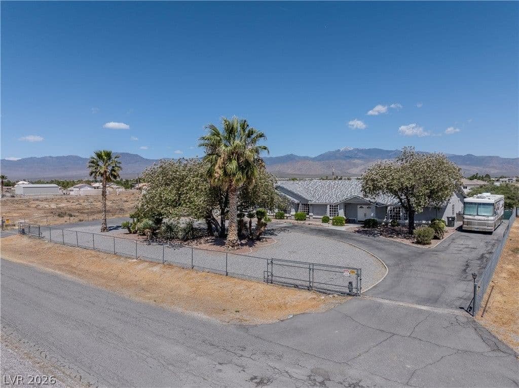 3751 Mariposa Avenue photo 3