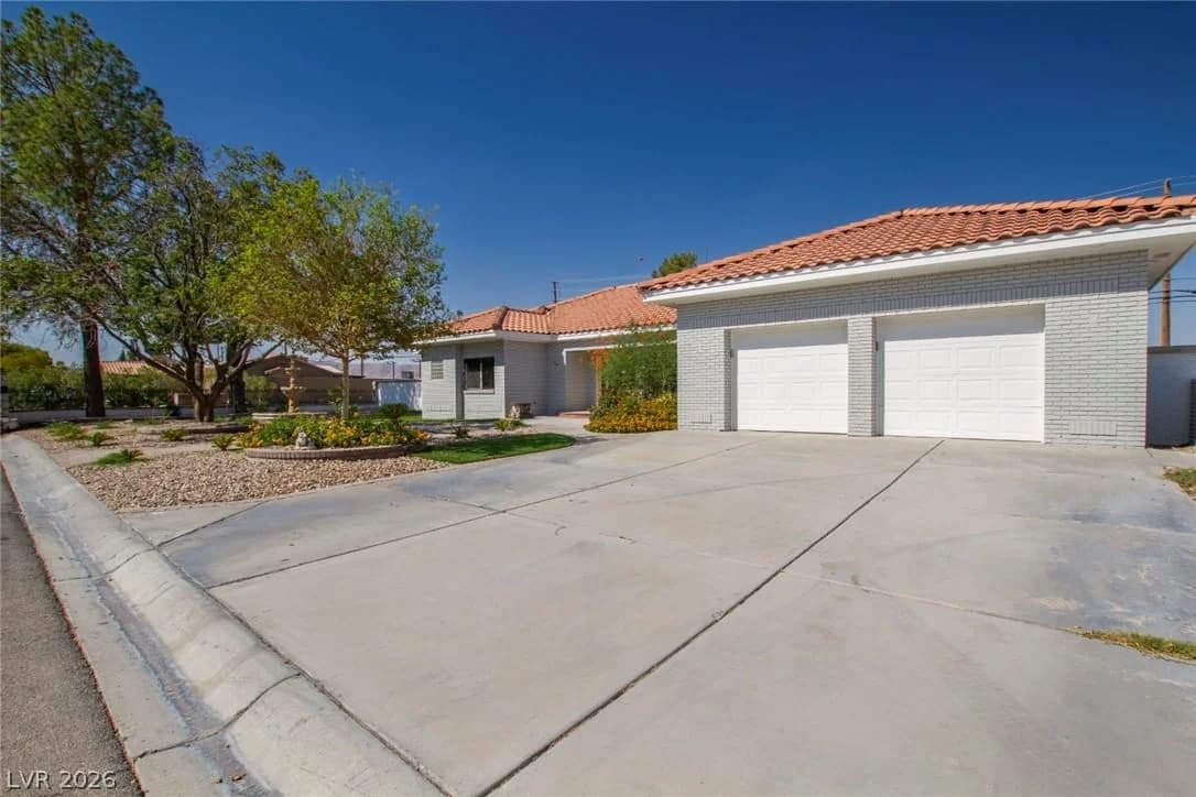 60 Levi Avenue photo 2