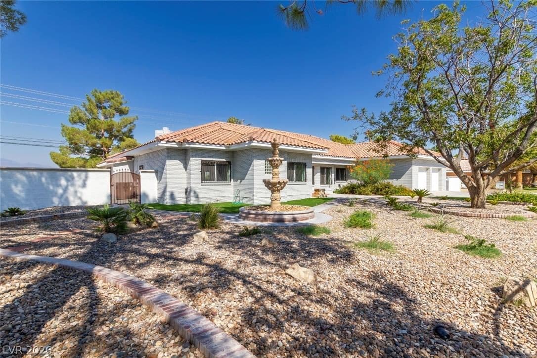 60 Levi Avenue photo 5