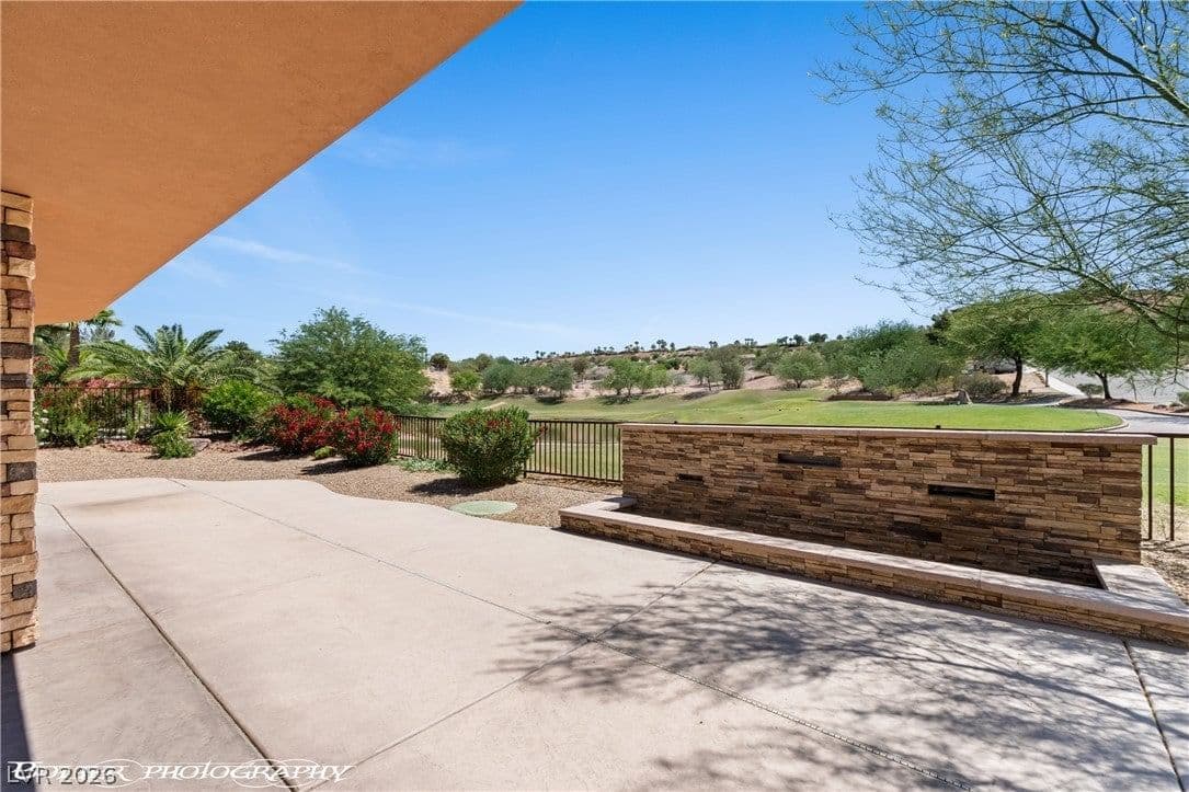 402 Links Drive photo 5