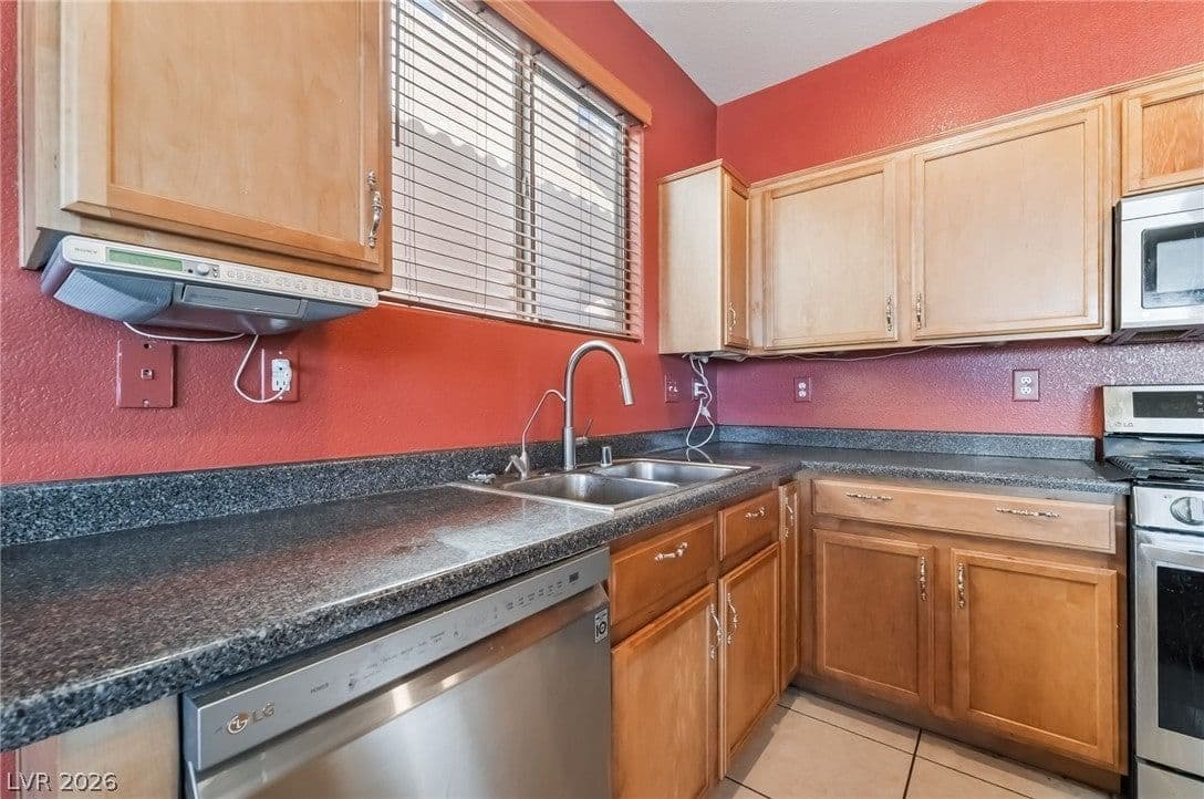 5057 Caprock Canyon Avenue photo 3