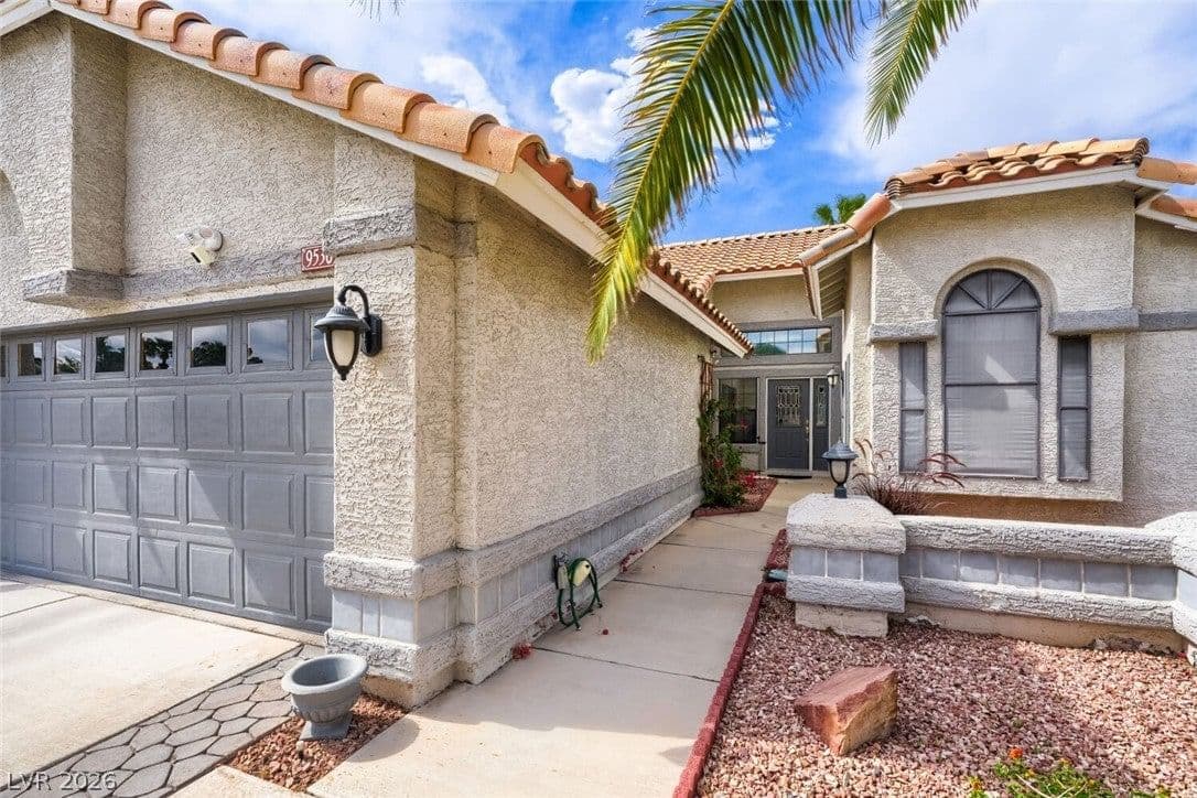 9536 Cliff View Way photo 3