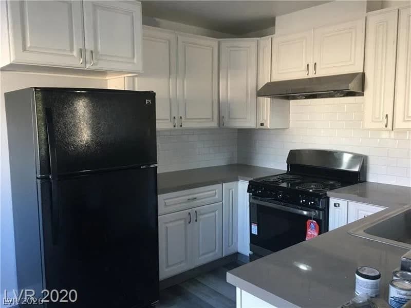 4622 Tracylynn Lane photo 3