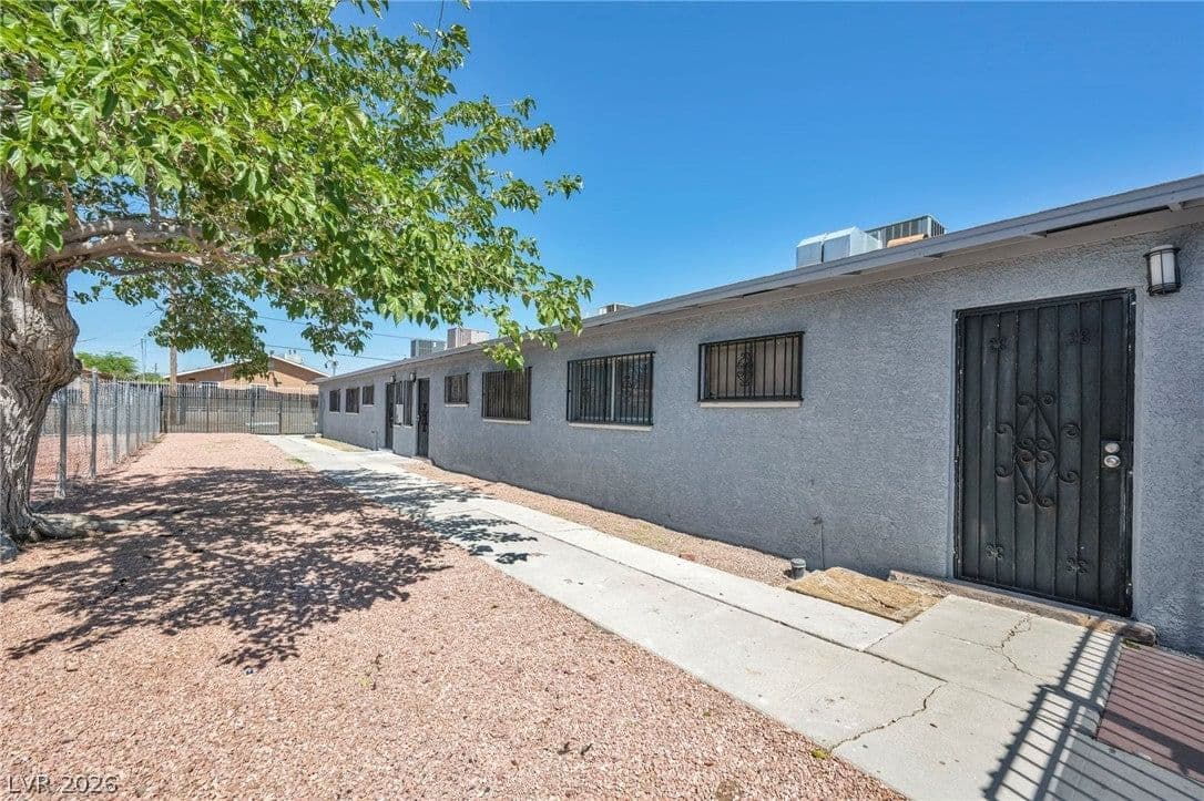 2527 Carroll Street photo 4