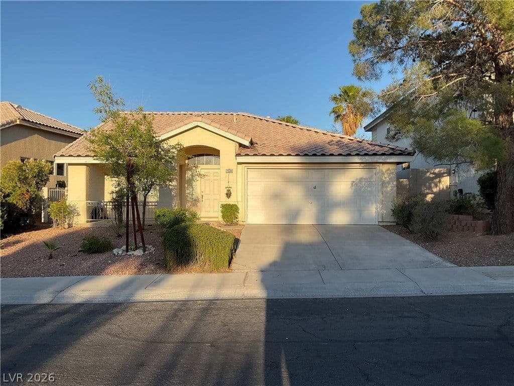 2324 Heather Valley Drive photo 2