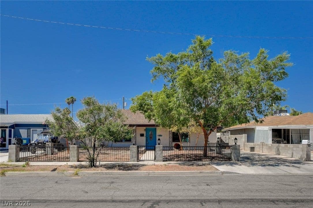 672 8th Street