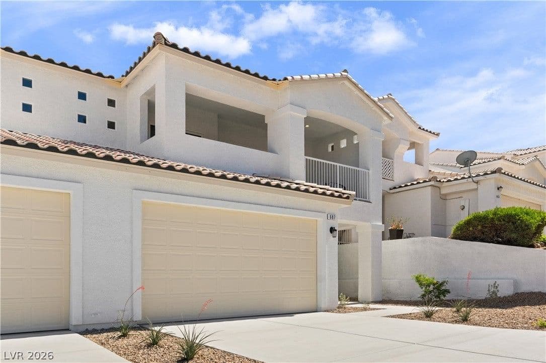 687 Florence Drive photo 3