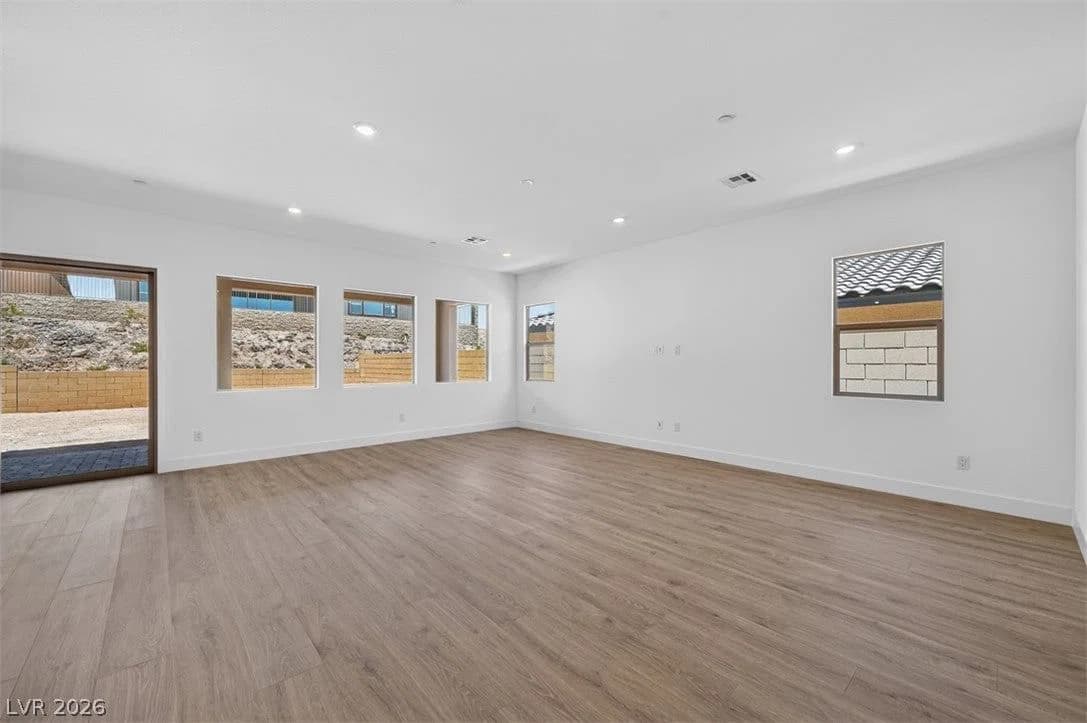 382 Tigullio Avenue photo 3