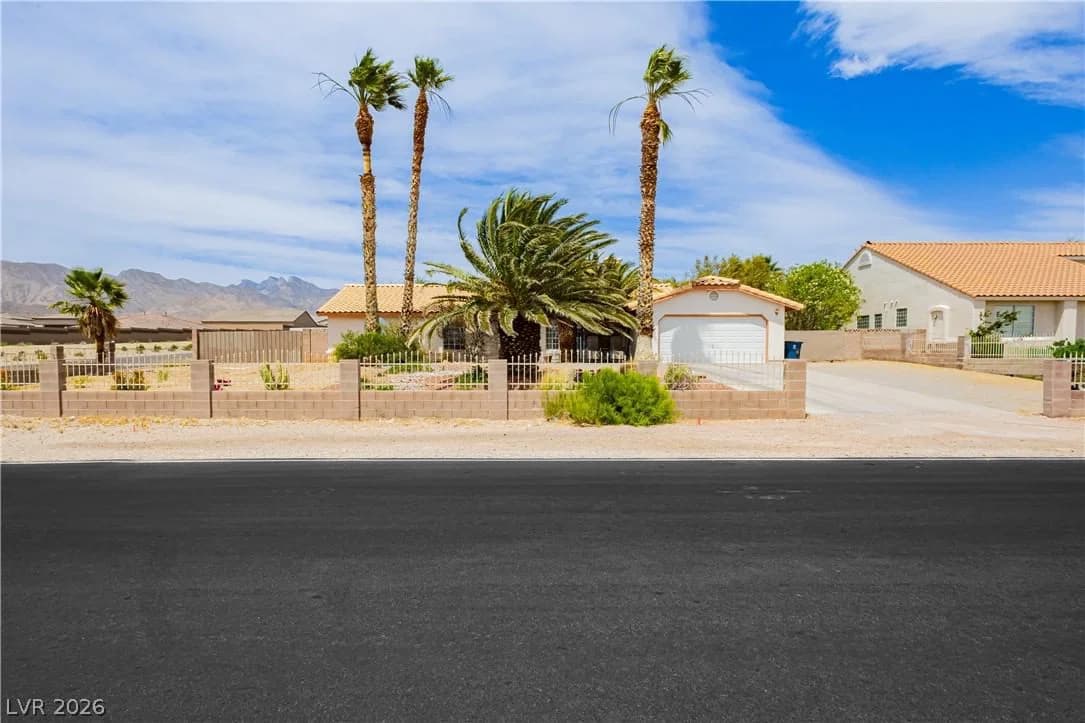 5525 Tee Pee Lane photo 2