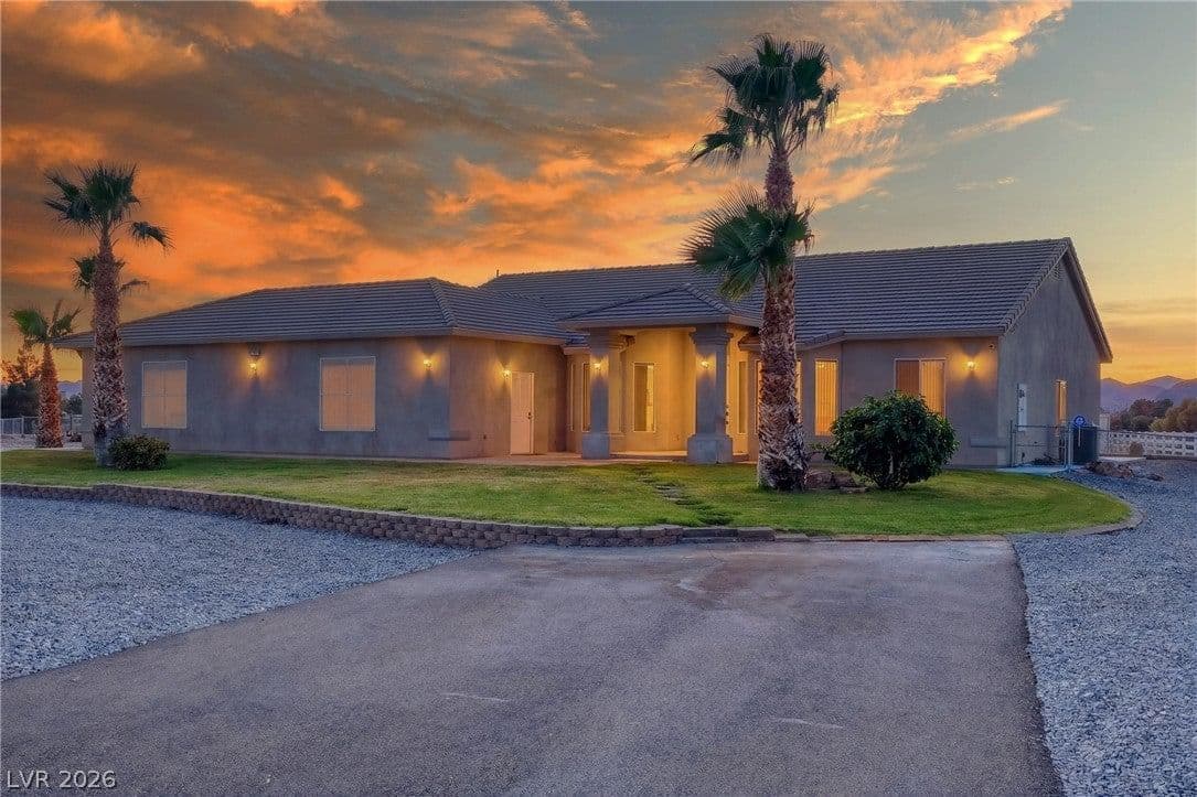 880 Benson Circle