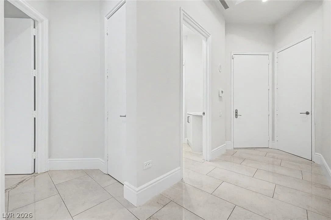 2877 Paradise Road photo 4