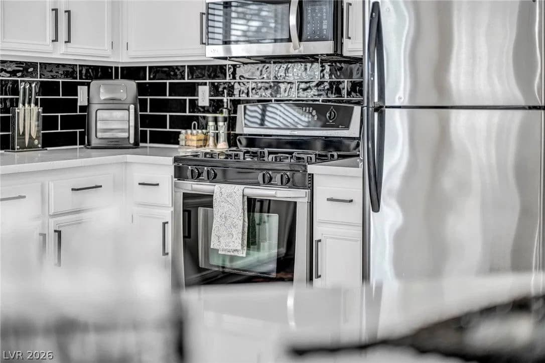 4829 Canary Diamond Avenue photo 4