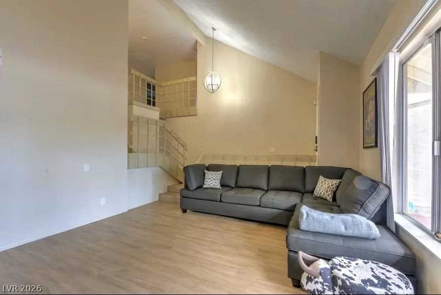 4371 Flandes Street photo 2