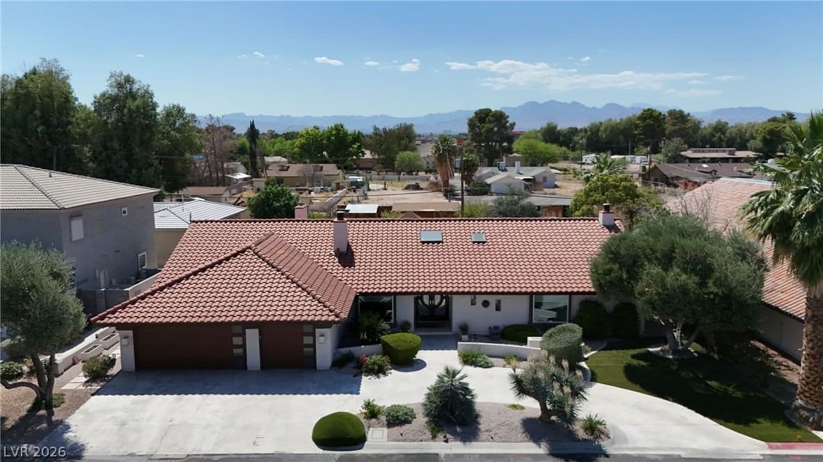 812 Trotter Circle photo 4