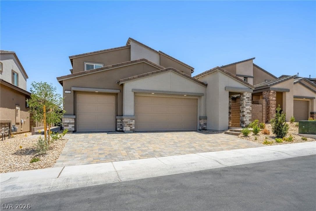 1518 Capri Cascades Court photo 2