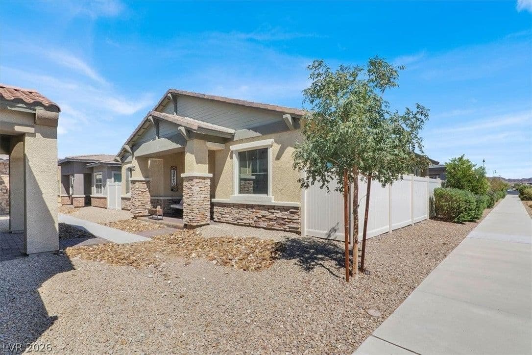 727 Chopin Hills Street photo 2