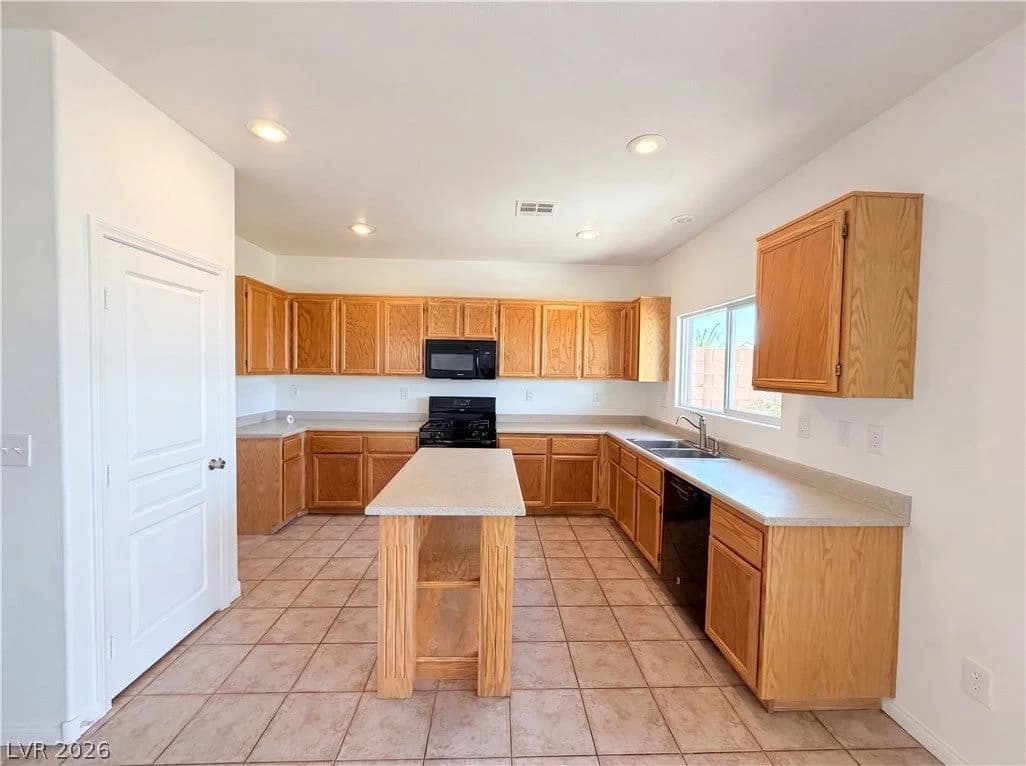 4220 Iris Pearl AVE photo 2