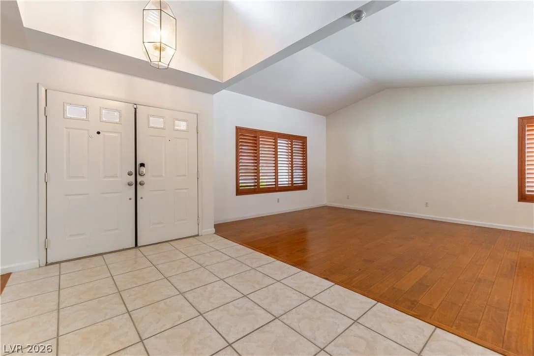 1020 Grey Hollow Avenue photo 4
