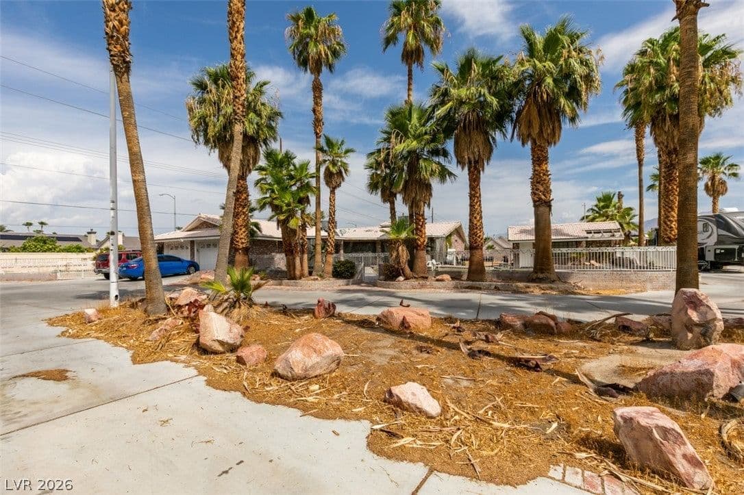 5435 Rainbow Boulevard photo 5