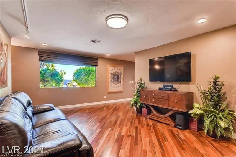 121 Mulberry Drive photo 2