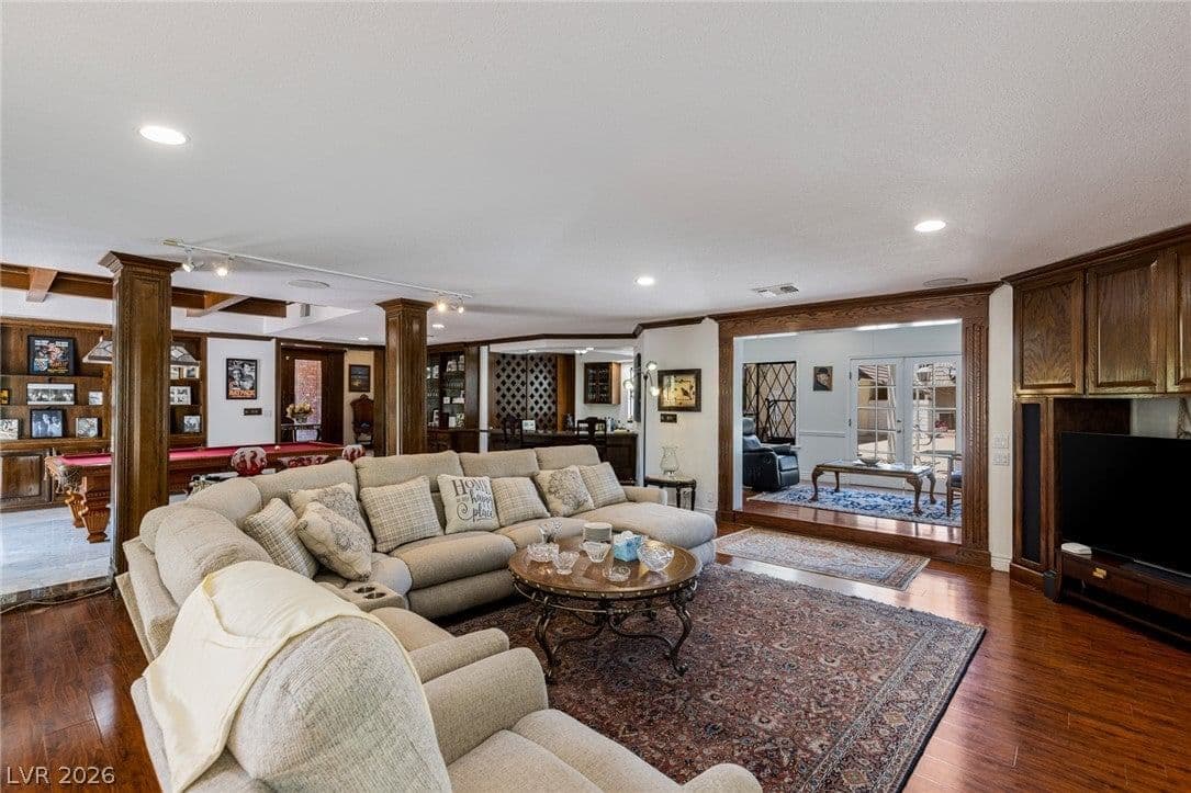 221 Dalmatian Lane photo 3