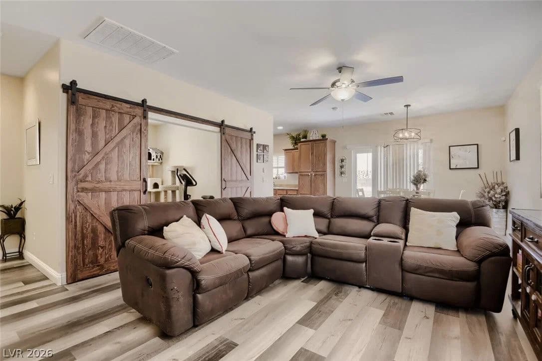 6922 Majestic Palm Drive photo 3