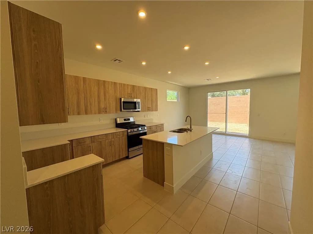2484 Tom Collins Drive photo 3