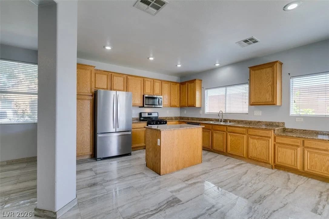 91 Lockheed Avenue photo 5