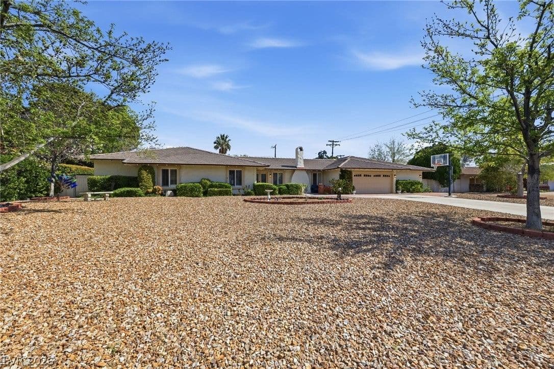 221 Rosemary Lane photo 3
