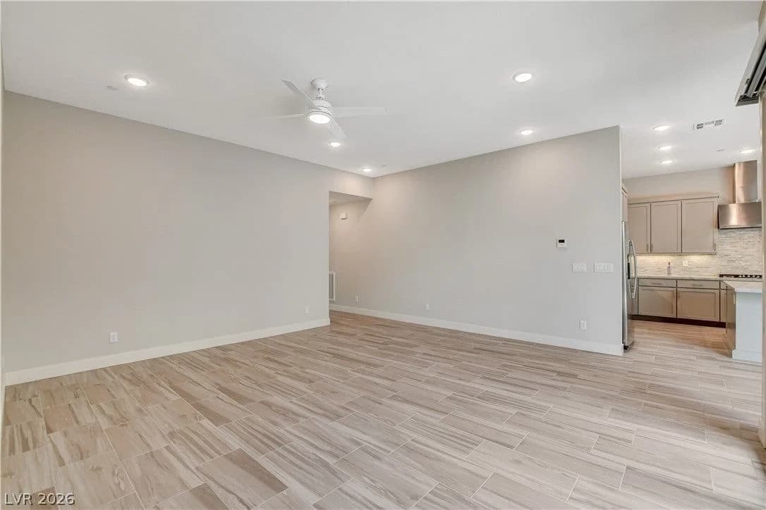 10885 Crimson Cliffs Avenue photo 3