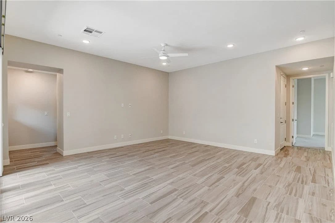 10885 Crimson Cliffs Avenue photo 2