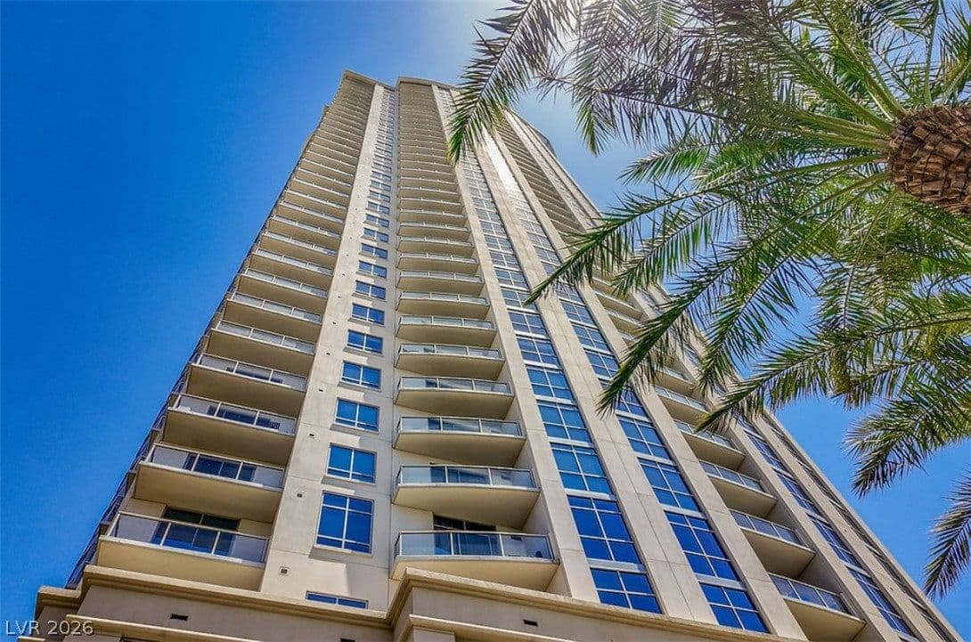 200 Sahara Avenue photo 2