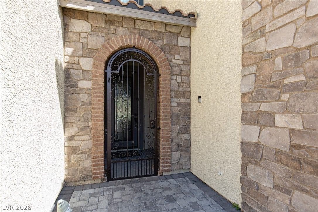 824 Claystone Ridge Avenue photo 5