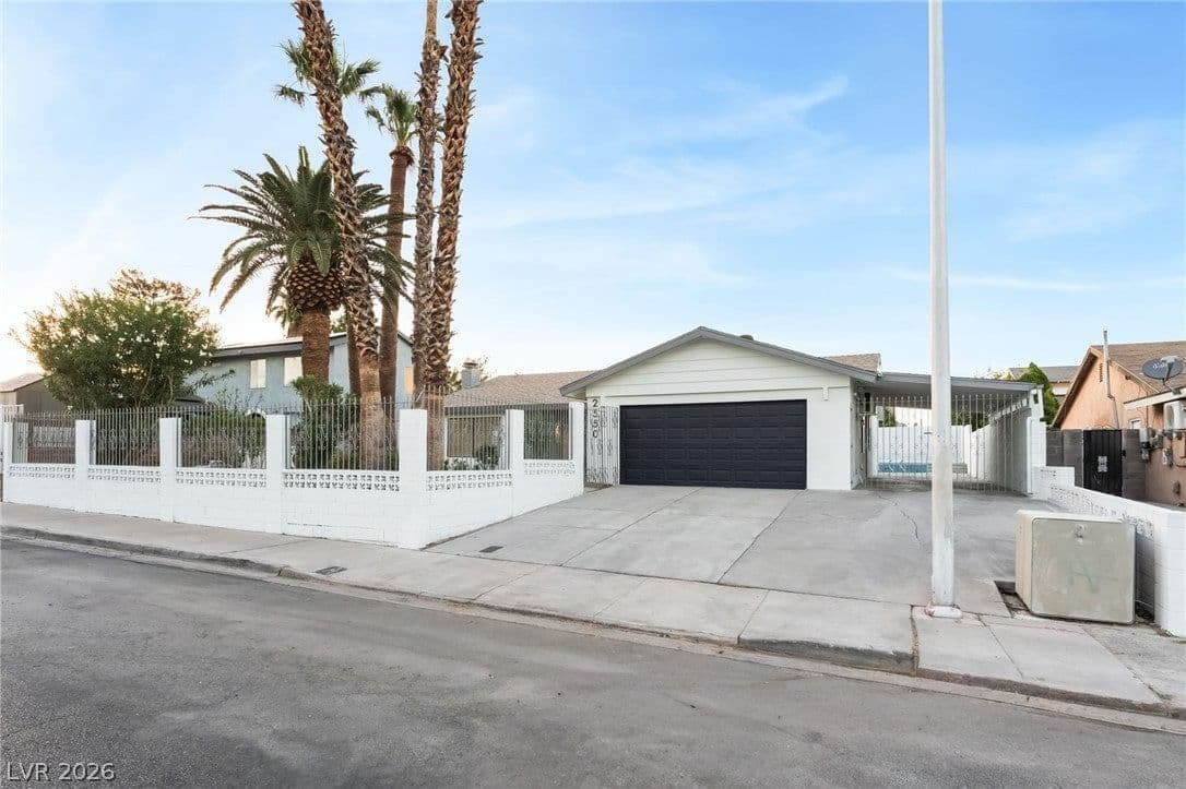 2550 Vegas Valley Drive photo 4