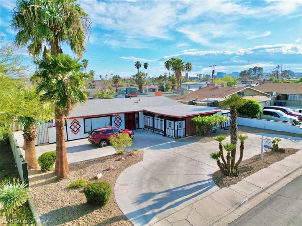 1589 Silver Mesa Way photo 2