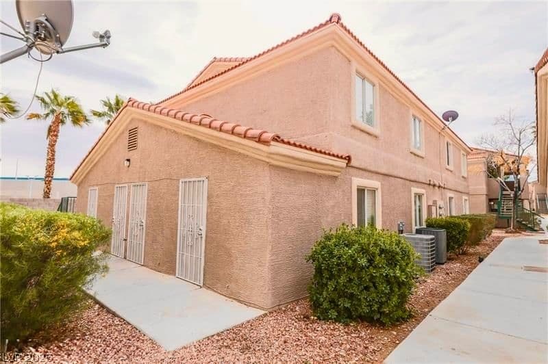 2201 James Bilbray Drive photo 3