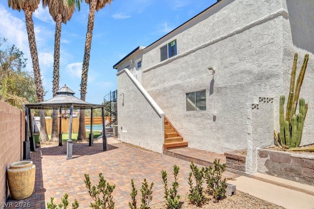 1494 Camero Avenue photo 4