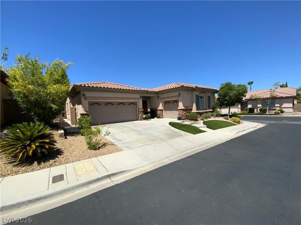 5492 Villa Paola Court photo 2