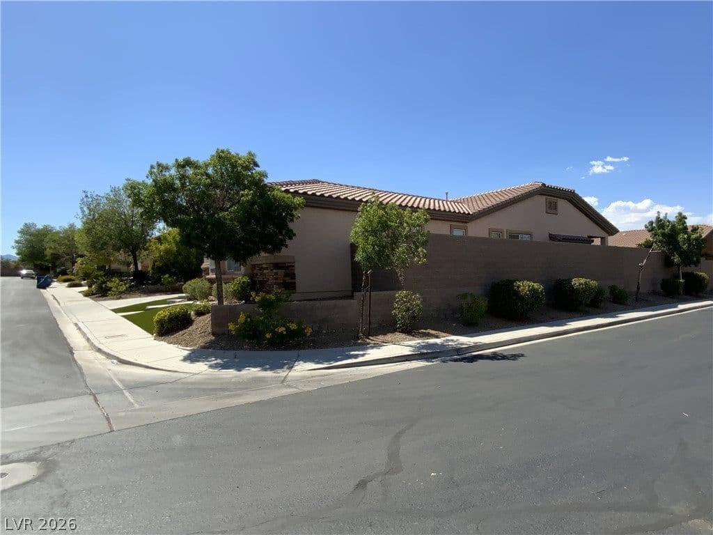 5492 Villa Paola Court photo 4