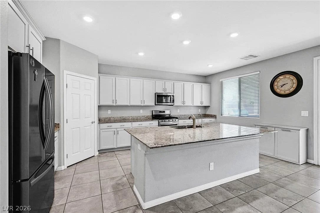 4519 Solitude Falls Avenue photo 5