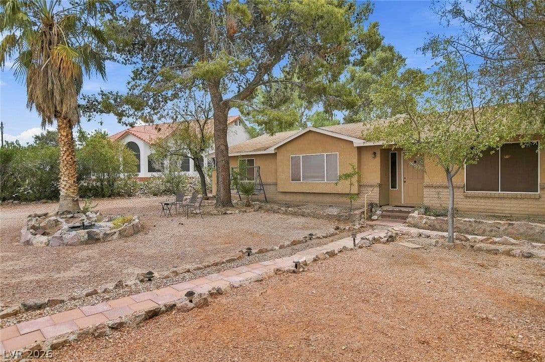 1561 Equestrian Drive photo 3