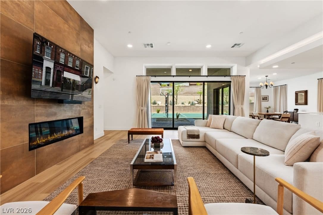 413 Vista Sunset Avenue