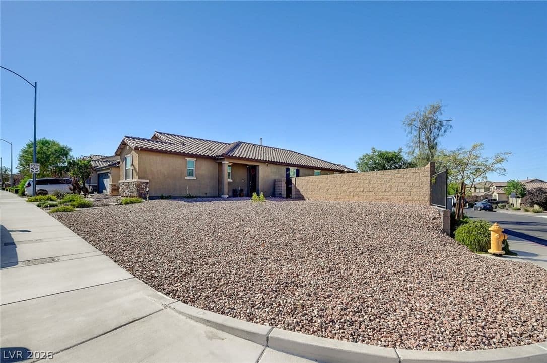 978 Spiracle Avenue photo 3