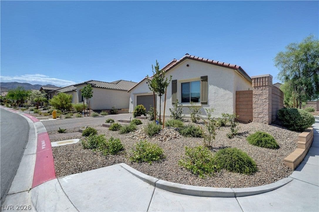10826 Delparke Valley Avenue photo 2