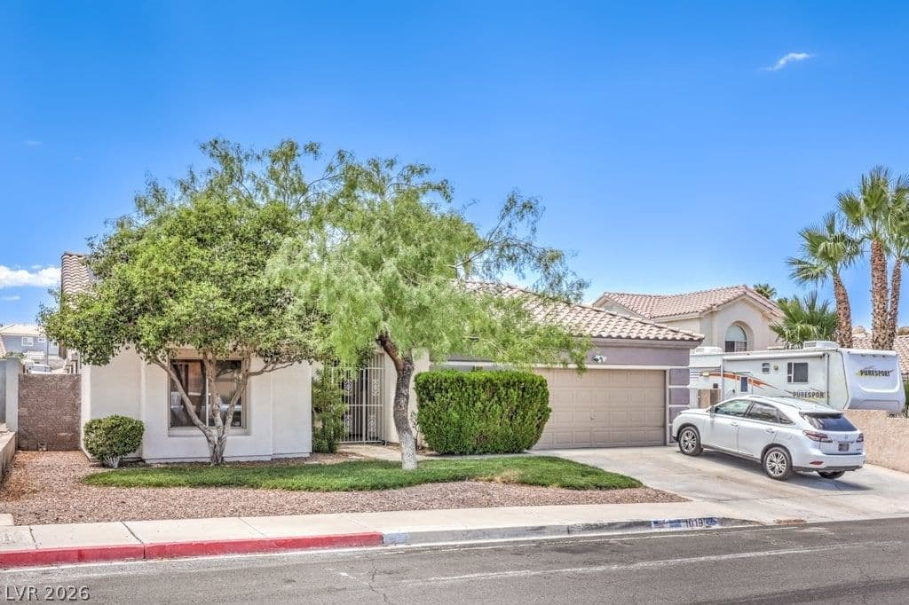 1019 Skysail Drive photo 3