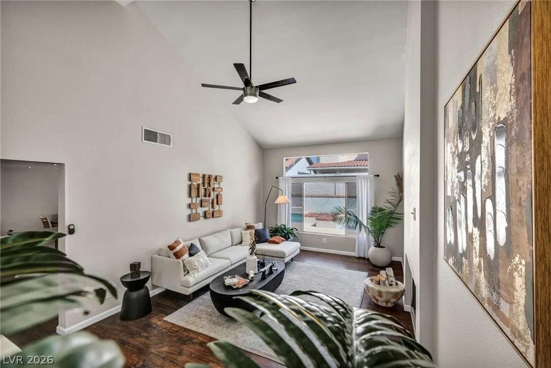 9008 Pebble Shore Court photo 4